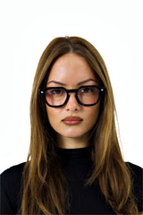 Loculia Noir front view on female model