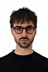 Loculia Rosso front view on male model